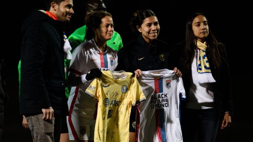 Lauren Barnes (L) and Kiana Palacios exchange jerseys before the friendly match between OL Reign and Club América. Photo by Nikita Taparia.